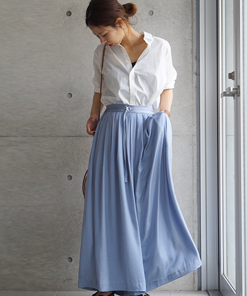 laboratory work（ラボラトリーワーク）の「ベルト付サテンギャザーガウチョパンツ（その他パンツ・レディース・ブラック/ブルー/バーガンディー・MEDIUM）」の3枚目の写真