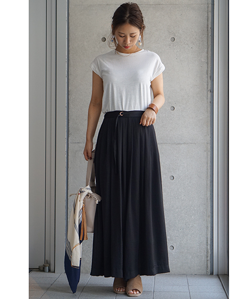 laboratory work（ラボラトリーワーク）の「ベルト付サテンギャザーガウチョパンツ（その他パンツ・レディース・ブラック/ブルー/バーガンディー・MEDIUM）」の9枚目の写真