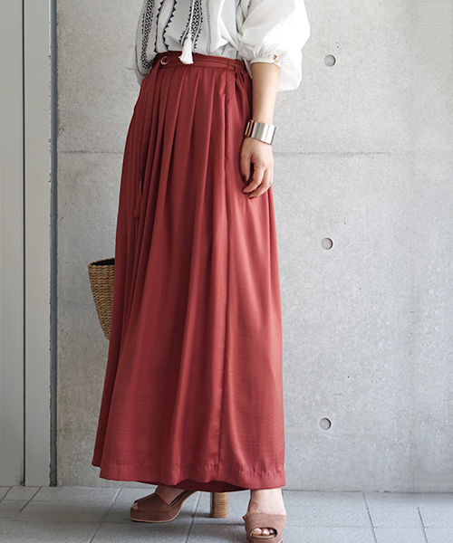 laboratory work（ラボラトリーワーク）の「ベルト付サテンギャザーガウチョパンツ（その他パンツ・レディース・ブラック/ブルー/バーガンディー・MEDIUM）」の12枚目の写真