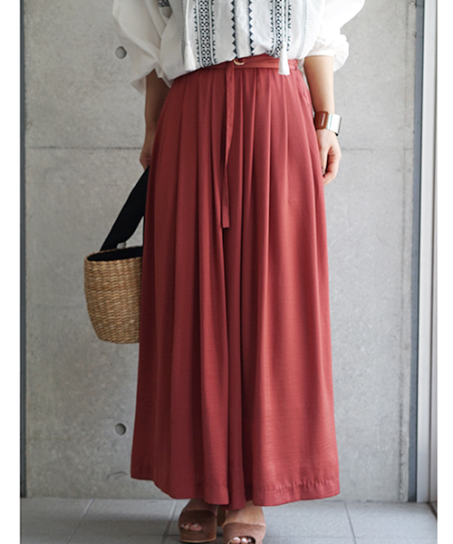 laboratory work（ラボラトリーワーク）の「ベルト付サテンギャザーガウチョパンツ（その他パンツ・レディース・ブラック/ブルー/バーガンディー・MEDIUM）」の15枚目の写真