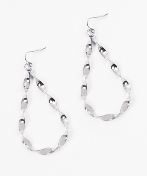 MOUSSY（マウジー）の「TWIST EARRINGS（ピアス（両耳用）・レディース・ゴールド/シルバー・FREE）」の2枚目の写真
