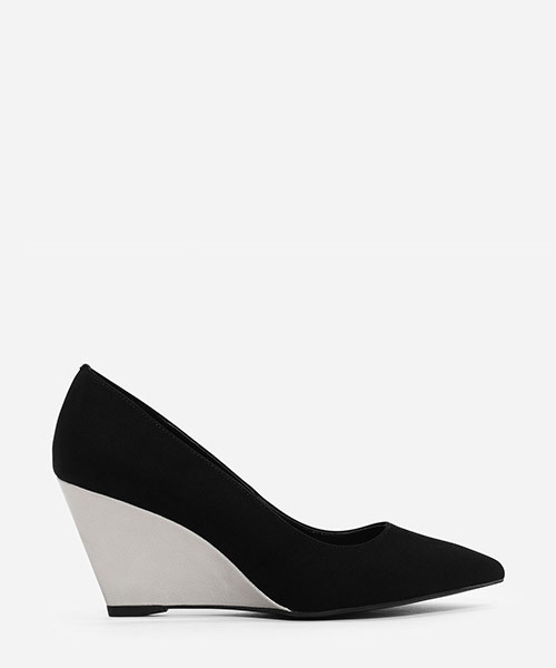 CHARLES & KEITH(チャールズ & キース)の「ベーシックウェッジパンプス / BASIC WEDGE PUMPS(パンプス・レディース・ブラック/クリーム・24cm/23.5cm/22.5cm/24.5cm/23cm)」の2枚目の写真