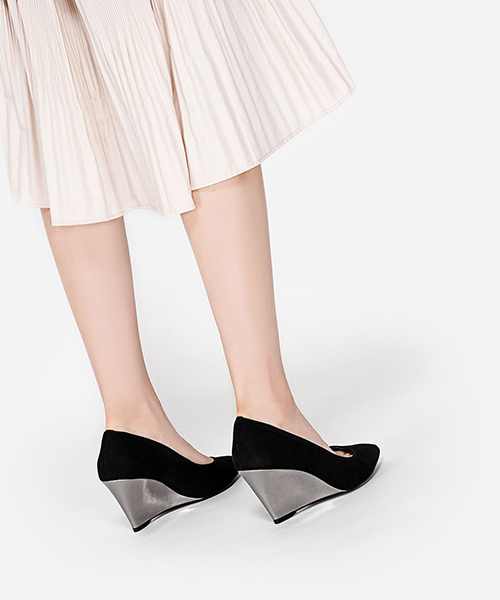 CHARLES & KEITH(チャールズ & キース)の「ベーシックウェッジパンプス / BASIC WEDGE PUMPS(パンプス・レディース・ブラック/クリーム・24cm/23.5cm/22.5cm/24.5cm/23cm)」の11枚目の写真