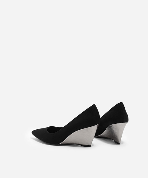 CHARLES & KEITH(チャールズ & キース)の「ベーシックウェッジパンプス / BASIC WEDGE PUMPS(パンプス・レディース・ブラック/クリーム・24cm/23.5cm/22.5cm/24.5cm/23cm)」の14枚目の写真