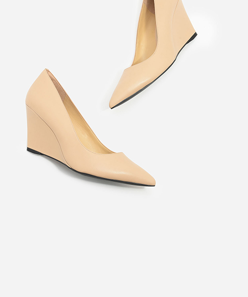 CHARLES & KEITH(チャールズ & キース)の「ベーシックウェッジパンプス / BASIC WEDGE PUMPS(パンプス・レディース・ブラック/クリーム・24cm/23.5cm/22.5cm/24.5cm/23cm)」の6枚目の写真