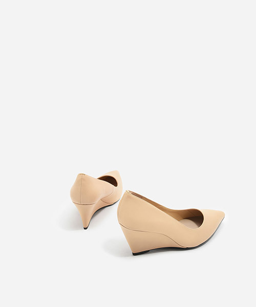 CHARLES & KEITH(チャールズ & キース)の「ベーシックウェッジパンプス / BASIC WEDGE PUMPS(パンプス・レディース・ブラック/クリーム・24cm/23.5cm/22.5cm/24.5cm/23cm)」の8枚目の写真
