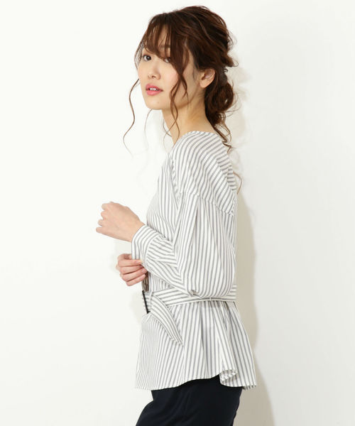 NATURAL BEAUTY BASIC(ナチュラルビューティーベーシック)の「◆ベルテッドブラウス(シャツ/ブラウス・レディース・ホワイト系その他/オフホワイト/ネイビー・MEDIUM/SMALL)」の8枚目の写真