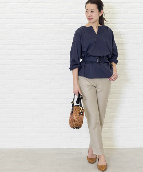NATURAL BEAUTY BASIC(ナチュラルビューティーベーシック)の「◆ベルテッドブラウス(シャツ/ブラウス・レディース・ホワイト系その他/オフホワイト/ネイビー・MEDIUM/SMALL)」の7枚目の写真