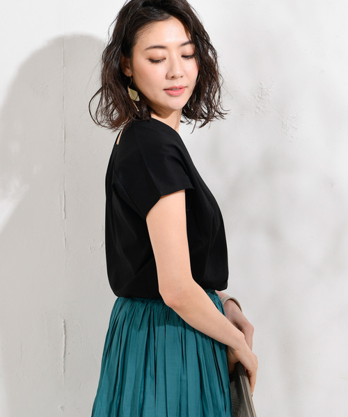 RIVE DROITE（リヴドロワ）の「ニュアンスVネックカットソー（Tシャツ/カットソー・レディース・ベージュ/ブラック/グリーン・FREE）」の7枚目の写真