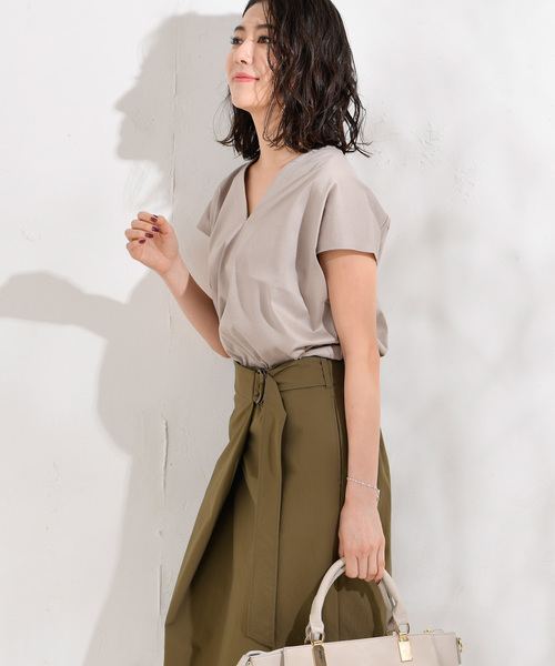 RIVE DROITE（リヴドロワ）の「ニュアンスVネックカットソー（Tシャツ/カットソー・レディース・ベージュ/ブラック/グリーン・FREE）」の14枚目の写真