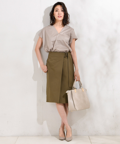 RIVE DROITE（リヴドロワ）の「ニュアンスVネックカットソー（Tシャツ/カットソー・レディース・ベージュ/ブラック/グリーン・FREE）」の8枚目の写真