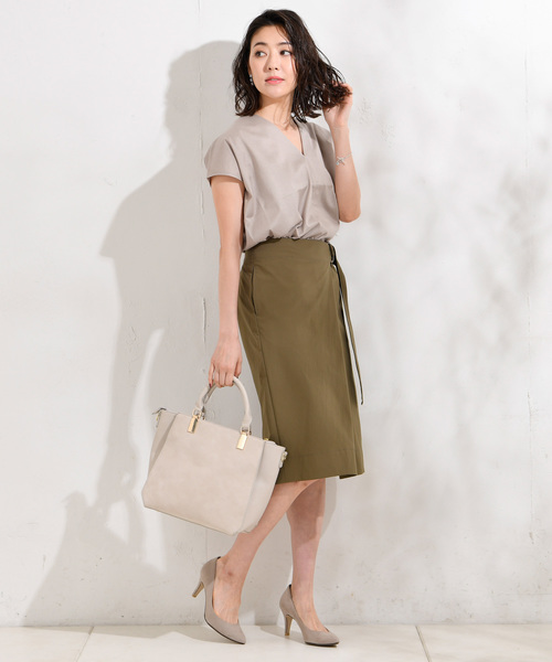 RIVE DROITE（リヴドロワ）の「ニュアンスVネックカットソー（Tシャツ/カットソー・レディース・ベージュ/ブラック/グリーン・FREE）」の12枚目の写真