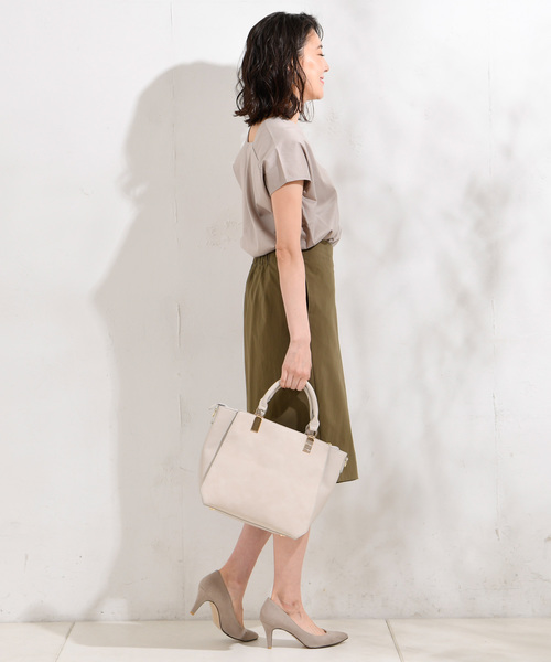 RIVE DROITE（リヴドロワ）の「ニュアンスVネックカットソー（Tシャツ/カットソー・レディース・ベージュ/ブラック/グリーン・FREE）」の10枚目の写真