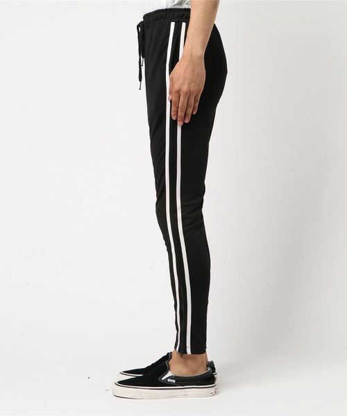 WEGO（ウィゴー）の「WEGO/ラインスキニーパンツ（その他パンツ・メンズ・ブラック・SMALL/MEDIUM/LARGE/X-SMALL）」の2枚目の写真