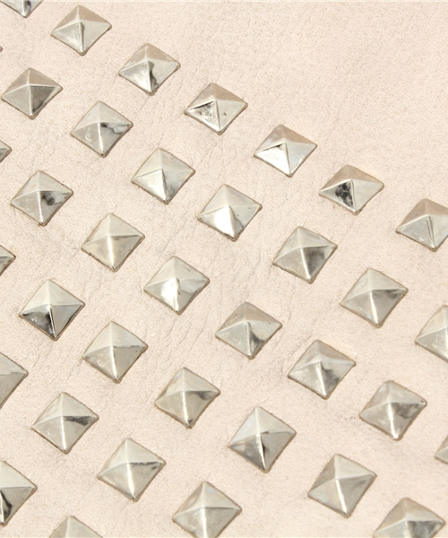 Another Edition（アナザーエディション）の「AE Studs CLT（クラッチバッグ・レディース・ブラック/ベージュ・フリー）」の7枚目の写真