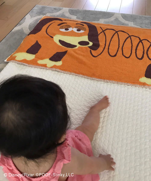 entre square（アントレスクエアー）の「Pixar Collection/バスタオル スリンキー・ドッグ（タオル・レディース・オレンジ・ONE SIZE）」の2枚目の写真