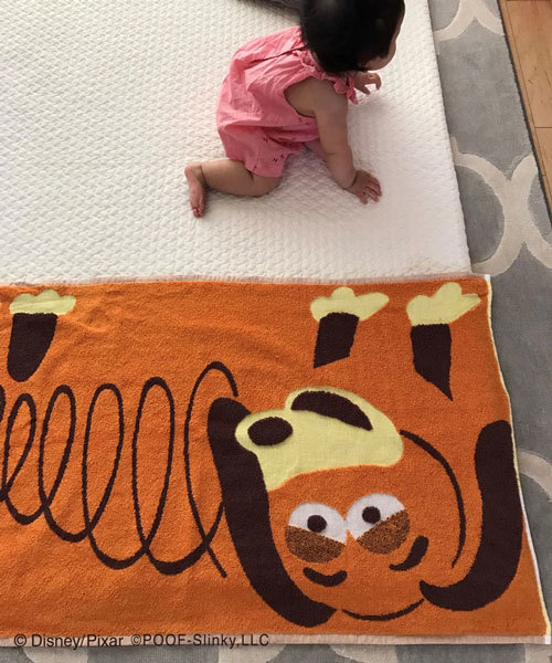 entre square（アントレスクエアー）の「Pixar Collection/バスタオル スリンキー・ドッグ（タオル・レディース・オレンジ・ONE SIZE）」の3枚目の写真