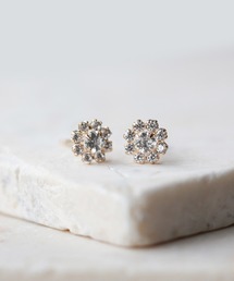 cui-cui（キュイキュイ）の「カラーストーン フラワー ピアス | K10YG 〈誕生石〉（ピアス（両耳用））」