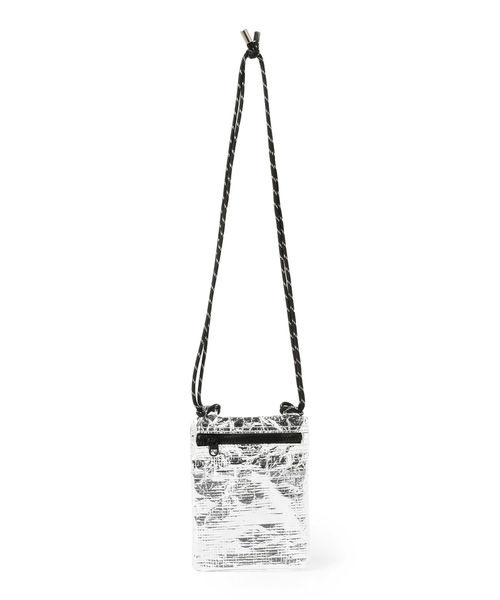 Ray BEAMS（レイビームス）の「CONTROL FREAK × Ray BEAMS / 別注 シート サコッシュ（ショルダーバッグ・レディース・ホワイト/シルバー・ONE SIZE）」の4枚目の写真