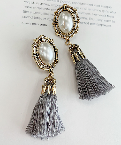 apres jour(アプレジュール)の「【apres jour×ARIAZ】ヴィンテージタッセルパールピアス(ピアス(両耳用)・レディース・ホワイト/ブラック/オレンジ/ライトグレー/グリーン・FREE)」の3枚目の写真