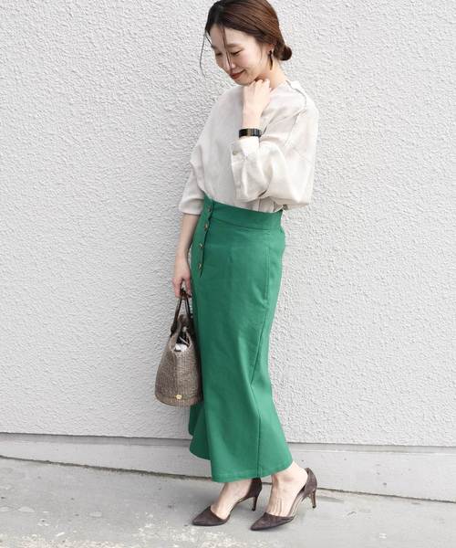 SHIPS(シップス)の「リネンポリエステルボタンスカート(スカート・レディース・ベージュ/ネイビー/グリーン・38/36)」の9枚目の写真