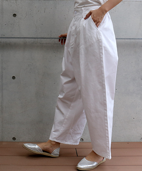 CHARM BERRY TIC（チャームベリーチック）の「バナナパンツ（チノパンツ・レディース・オフホワイト/ベージュ/カーキ・M）」の12枚目の写真