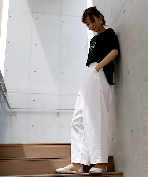 CHARM BERRY TIC（チャームベリーチック）の「バナナパンツ（チノパンツ・レディース・オフホワイト/ベージュ/カーキ・M）」の6枚目の写真