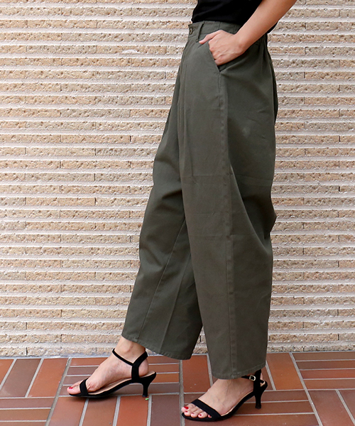 CHARM BERRY TIC（チャームベリーチック）の「バナナパンツ（チノパンツ・レディース・オフホワイト/ベージュ/カーキ・M）」の20枚目の写真