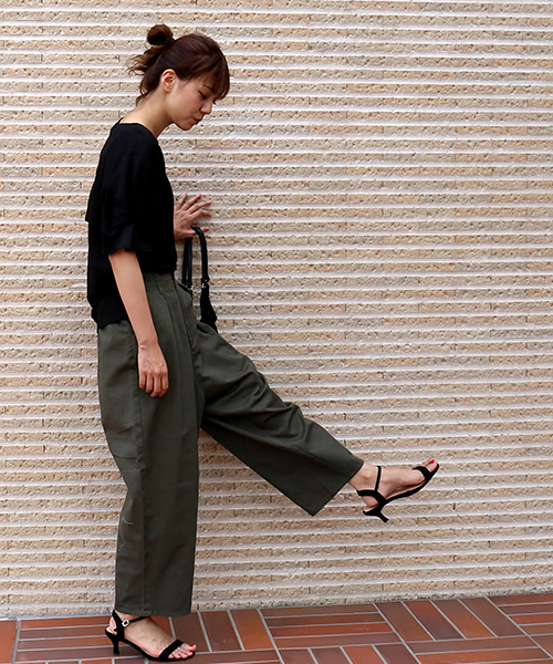 CHARM BERRY TIC（チャームベリーチック）の「バナナパンツ（チノパンツ・レディース・オフホワイト/ベージュ/カーキ・M）」の18枚目の写真