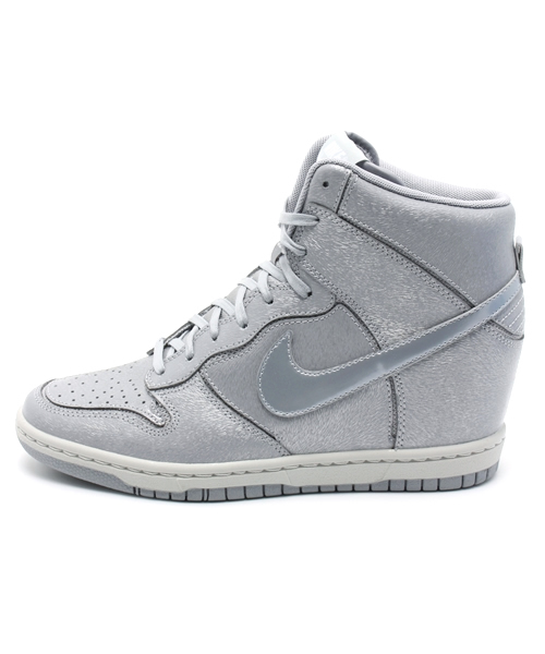 And A（アンドエー）の「NIKE DUNK Wolf Silver（スニーカー・レディース・シルバー・24.5cm/23.5cm）」の2枚目の写真