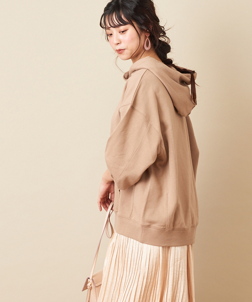 natural couture（ナチュラルクチュール）の「裏毛ゆったりパーカー（スウェット・レディース・ブラック/ベージュ/ブラウン/ボルドー/ラベンダー/グレイッシュベージュ・FREE）」の4枚目の写真