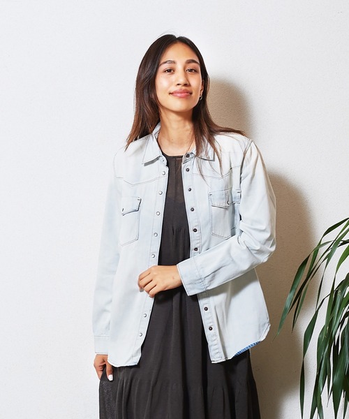One Tea spoon(ワンティースプーン)の「ONETEASPOON × JACK & MARIE DENIM SHIRT (ワンティースプーン ジャックアンドマリー デニムシャツ)(シャツ/ブラウス・レディース・ライトブルー・FREE)」の16枚目の写真