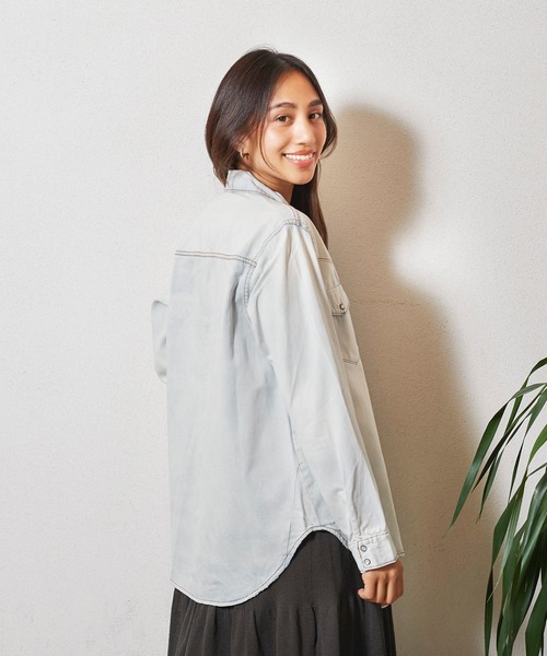 One Tea spoon(ワンティースプーン)の「ONETEASPOON × JACK & MARIE DENIM SHIRT (ワンティースプーン ジャックアンドマリー デニムシャツ)(シャツ/ブラウス・レディース・ライトブルー・FREE)」の17枚目の写真