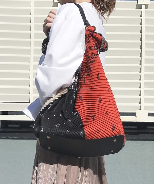 CURI BISCUI（キュリ　ビスキュイ）の「プリーツ加工 ペーズリー柄 スカーフ トートバッグ（トートバッグ・レディース・ブルー/オレンジ・FREE）」の9枚目の写真