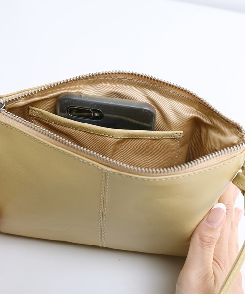 Mia Borsa（ミアボルサ）の「[Mia Borsa]牛革レザーショルダーバッグサコッシュ（ショルダーバッグ・レディース・ブラック/ベージュ/レッド/ブルー/キャメル・FREE）」の13枚目の写真