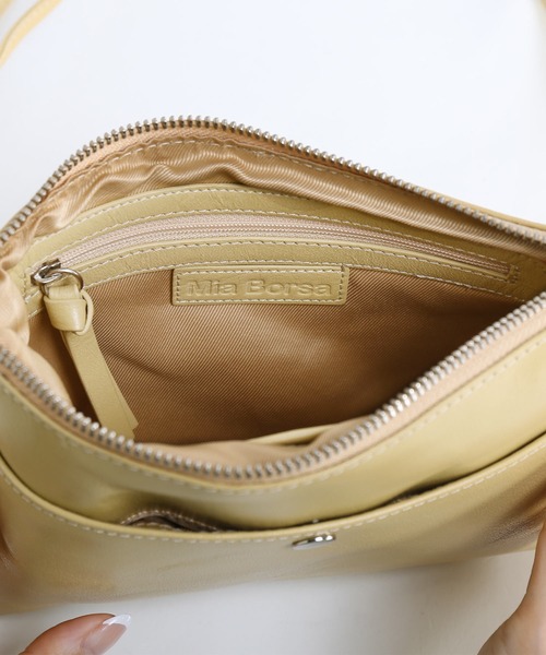 Mia Borsa（ミアボルサ）の「[Mia Borsa]牛革レザーショルダーバッグサコッシュ（ショルダーバッグ・レディース・ブラック/ベージュ/レッド/ブルー/キャメル・FREE）」の14枚目の写真