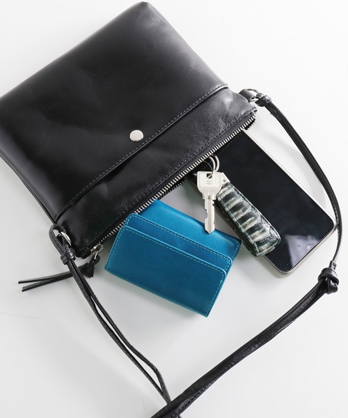 Mia Borsa（ミアボルサ）の「[Mia Borsa]牛革レザーショルダーバッグサコッシュ（ショルダーバッグ・レディース・ブラック/ベージュ/レッド/ブルー/キャメル・FREE）」の16枚目の写真