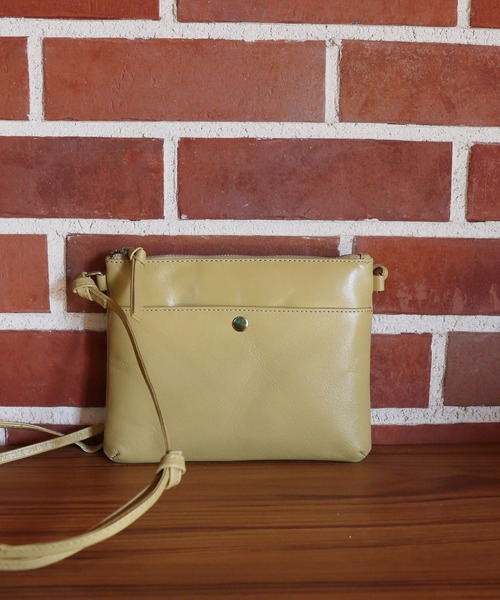 Mia Borsa（ミアボルサ）の「[Mia Borsa]牛革レザーショルダーバッグサコッシュ（ショルダーバッグ・レディース・ブラック/ベージュ/レッド/ブルー/キャメル・FREE）」の17枚目の写真