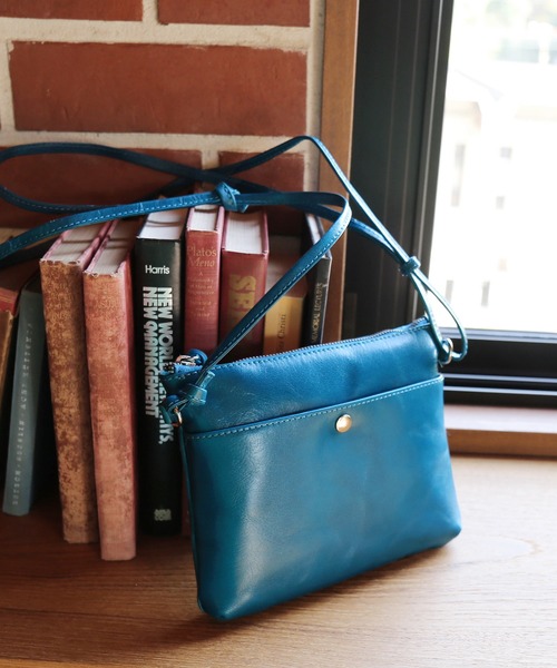 Mia Borsa（ミアボルサ）の「[Mia Borsa]牛革レザーショルダーバッグサコッシュ（ショルダーバッグ・レディース・ブラック/ベージュ/レッド/ブルー/キャメル・FREE）」の18枚目の写真