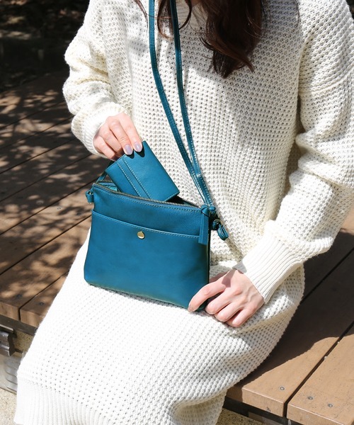 Mia Borsa（ミアボルサ）の「[Mia Borsa]牛革レザーショルダーバッグサコッシュ（ショルダーバッグ・レディース・ブラック/ベージュ/レッド/ブルー/キャメル・FREE）」の19枚目の写真