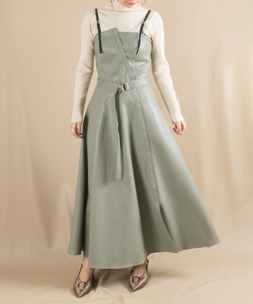 RANDA（ランダ）の「フェイクレザーキャミワンピース（ワンピース・レディース・ブラウン/グリーン/クリーム/ベージュ・1/0）」の17枚目の写真