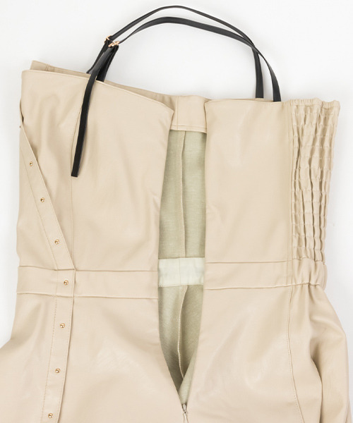 RANDA（ランダ）の「フェイクレザーキャミワンピース（ワンピース・レディース・ブラウン/グリーン/クリーム/ベージュ・1/0）」の12枚目の写真