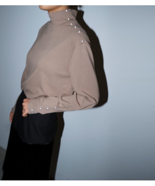ルシェルブルー　Pearl Detail Turtle Neck Top LE CIEL BLEU（ルシェルブルー）の「Pearl Detail Turtle Neck Top（T