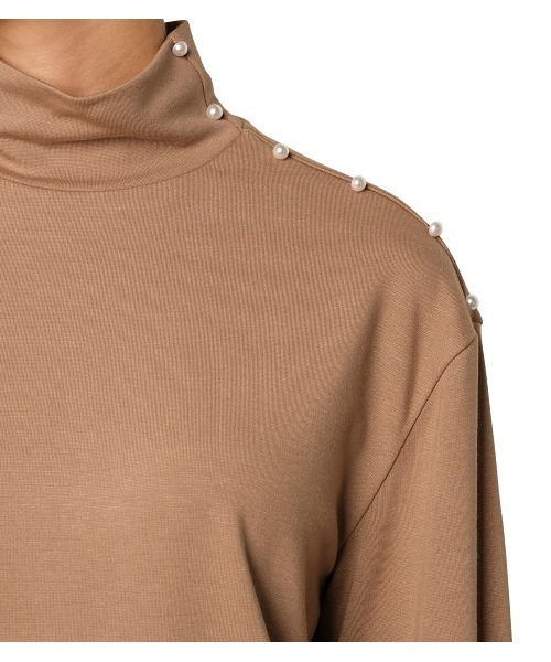 LE CIEL BLEU（ルシェルブルー）の「Pearl Detail Turtle Neck Top（T