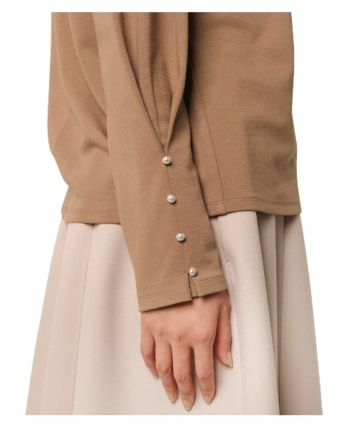 LE CIEL BLEU（ルシェルブルー）の「Pearl Detail Turtle Neck Top（T