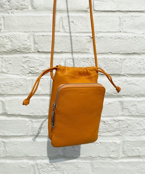 Beau're（ヴュレ）の「BEAURE ヴュレ カウレザー スマホ 巾着 ショルダー（ショルダーバッグ・レディース・ブラック/オリーブ/ベージュ/グレー/ホワイト/オレンジ/パープル/サックスブルー・FREE/SMALL）」の8枚目の写真