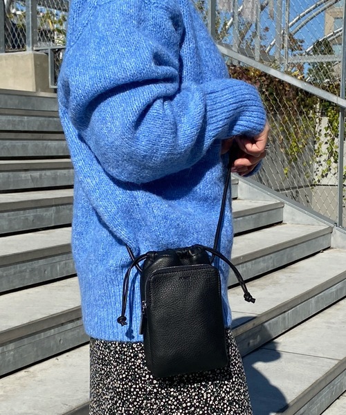 Beau're（ヴュレ）の「BEAURE ヴュレ カウレザー スマホ 巾着 ショルダー（ショルダーバッグ・レディース・ブラック/オリーブ/ベージュ/グレー/ホワイト/オレンジ/パープル/サックスブルー・FREE/SMALL）」の3枚目の写真