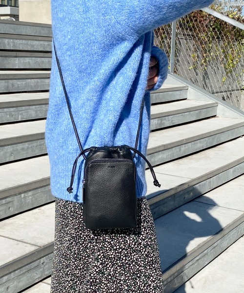 Beau're（ヴュレ）の「BEAURE ヴュレ カウレザー スマホ 巾着 ショルダー（ショルダーバッグ・レディース・ブラック/オリーブ/ベージュ/グレー/ホワイト/オレンジ/パープル/サックスブルー・FREE/SMALL）」の21枚目の写真