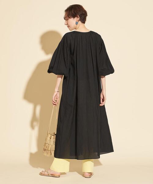 BEAUTY&YOUTH UNITED ARROWS（ビューティーアンドユースユナイテッドアローズ）の「【WEB限定】by∴ ボリュームスリーブマキシワンピース -2WAY/ウォッシャブル-（シャツワンピース・レディース・ブラック/ベージュ/ピンク・FREE）」の4枚目の写真