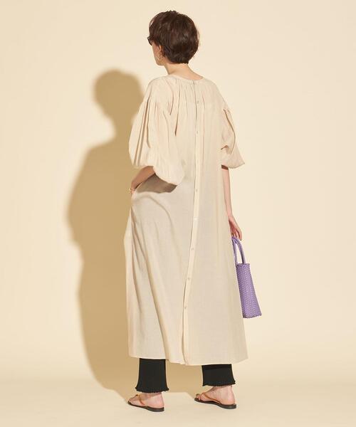 BEAUTY&YOUTH UNITED ARROWS（ビューティーアンドユースユナイテッドアローズ）の「【WEB限定】by∴ ボリュームスリーブマキシワンピース -2WAY/ウォッシャブル-（シャツワンピース・レディース・ブラック/ベージュ/ピンク・FREE）」の13枚目の写真